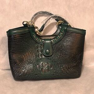 Elegant Green Crocodile-Embossed Women's Bag